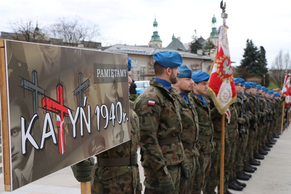 Ulicami Kielc przeszedł Marsz Katyński. Fot. IPN Kielce