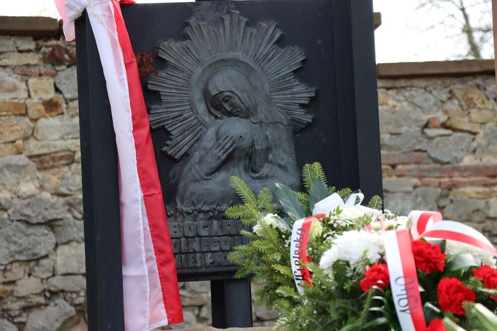 Ulicami Kielc przeszedł Marsz Katyński. Fot. IPN Kielce