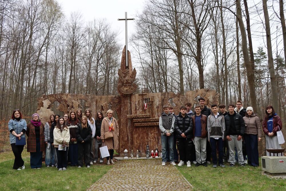 Wizyta młodzieży z Nadarzyna w Kielcach. Fot. Dorota Klusek (IPN)