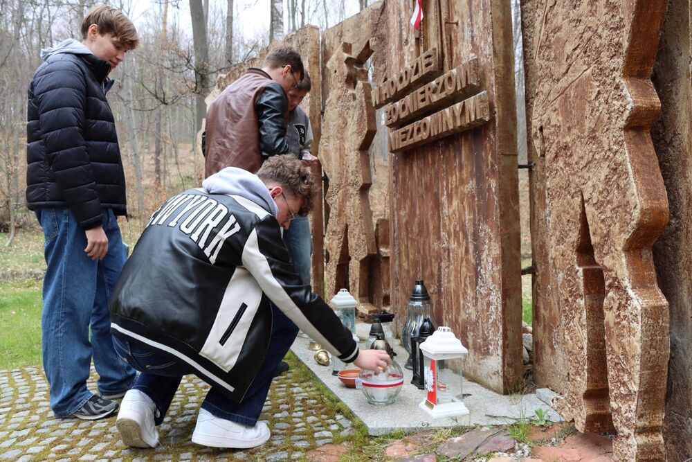 Wizyta młodzieży z Nadarzyna w Kielcach. Fot. Dorota Klusek (IPN)