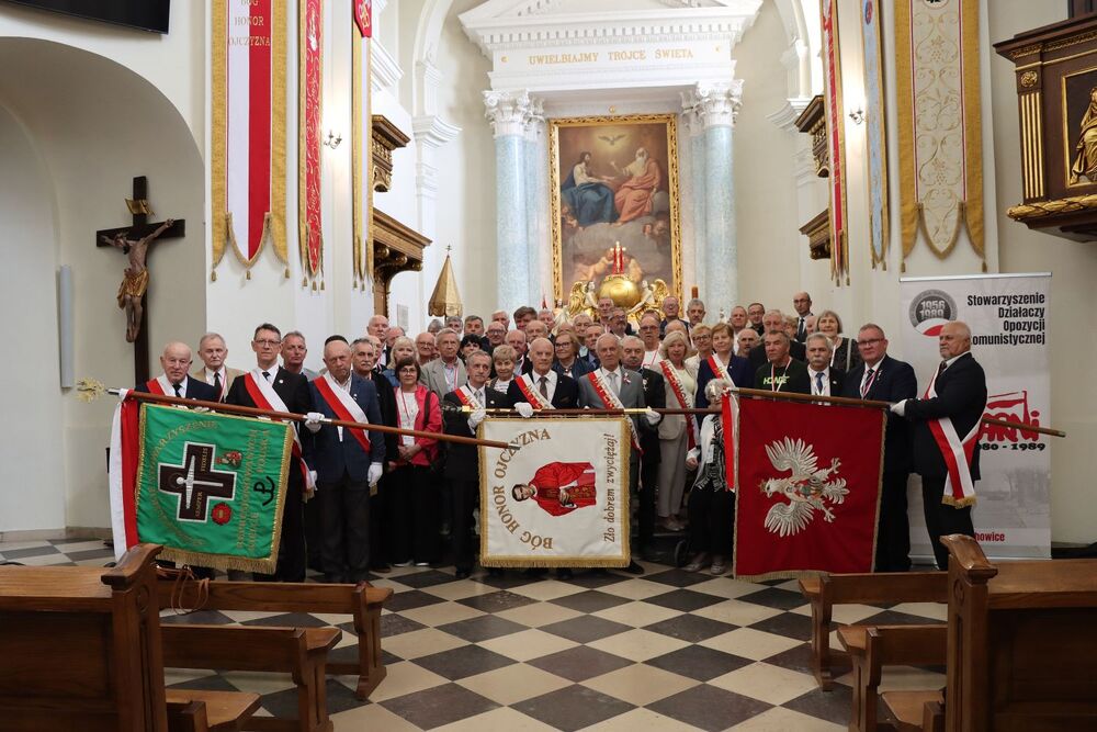 Druga Świętokrzyska Pielgrzymka Działaczy Opozycji Antykomunistycznej na Święty Krzyż. Fot. IPN Kielce