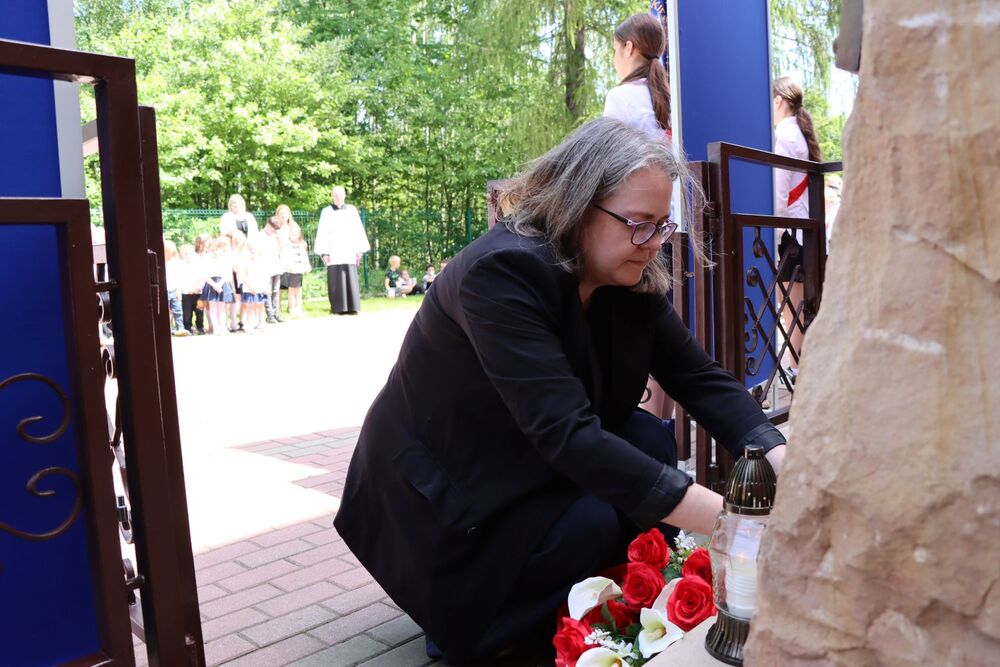 Akcja „Znicze Pamięci” w Szkole Podstawowej w Kierzu Niedźwiedzim. Fot. IPN