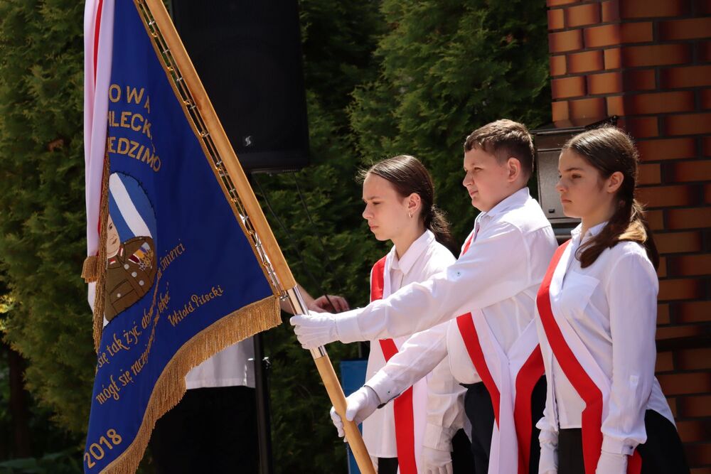 Akcja „Znicze Pamięci” w Szkole Podstawowej w Kierzu Niedźwiedzim. Fot. IPN