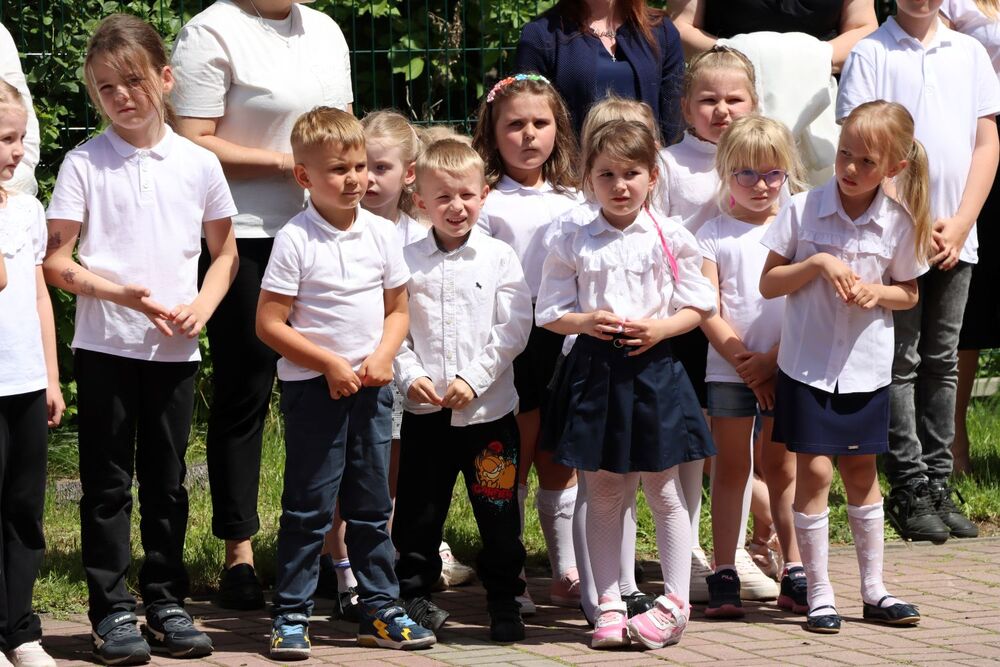 Akcja „Znicze Pamięci” w Szkole Podstawowej w Kierzu Niedźwiedzim. Fot. IPN