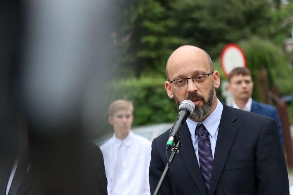Odsłonięcie popiersia Władysława Tykwińskiego ps. „Krata” w Jędrzejowie. Fot. IPN Kielce
