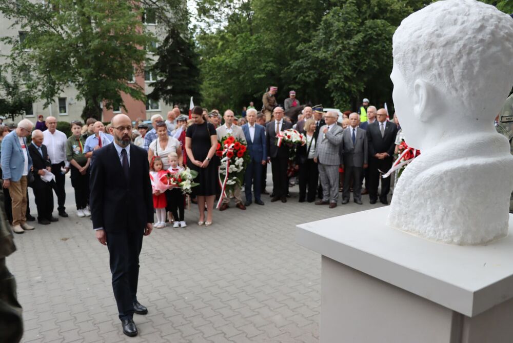 Odsłonięcie popiersia Władysława Tykwińskiego ps. „Krata” w Jędrzejowie. Fot. IPN Kielce