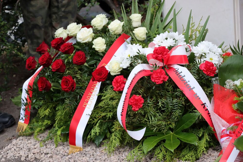 Odsłonięcie popiersia Władysława Tykwińskiego ps. „Krata” w Jędrzejowie. Fot. IPN Kielce