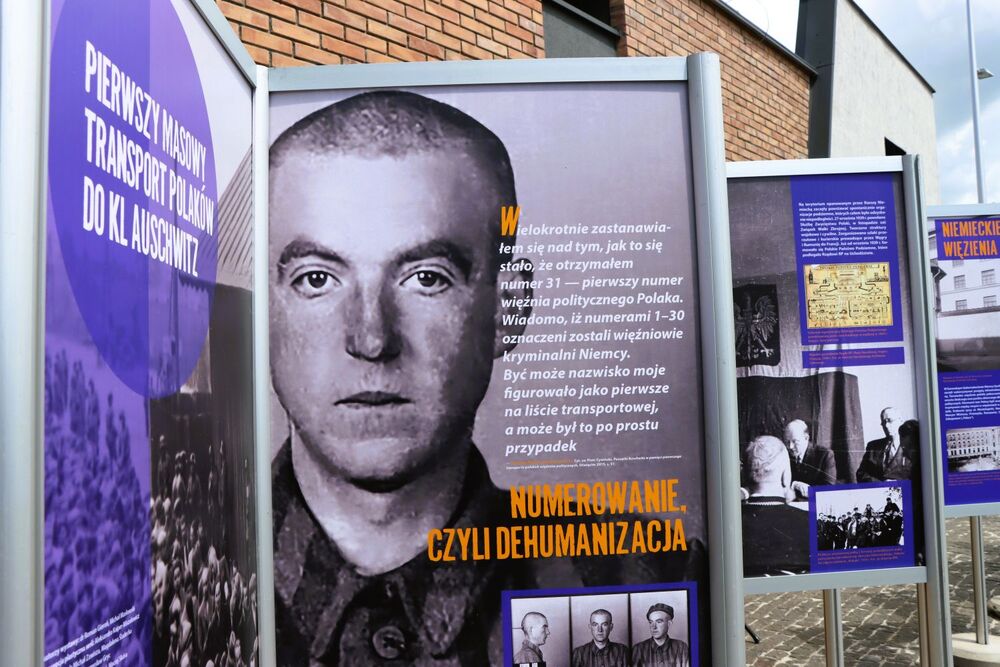 Wizyta ojca Przemysława Lutyńskiego w Tarnowie. Fot. IPN Kielce