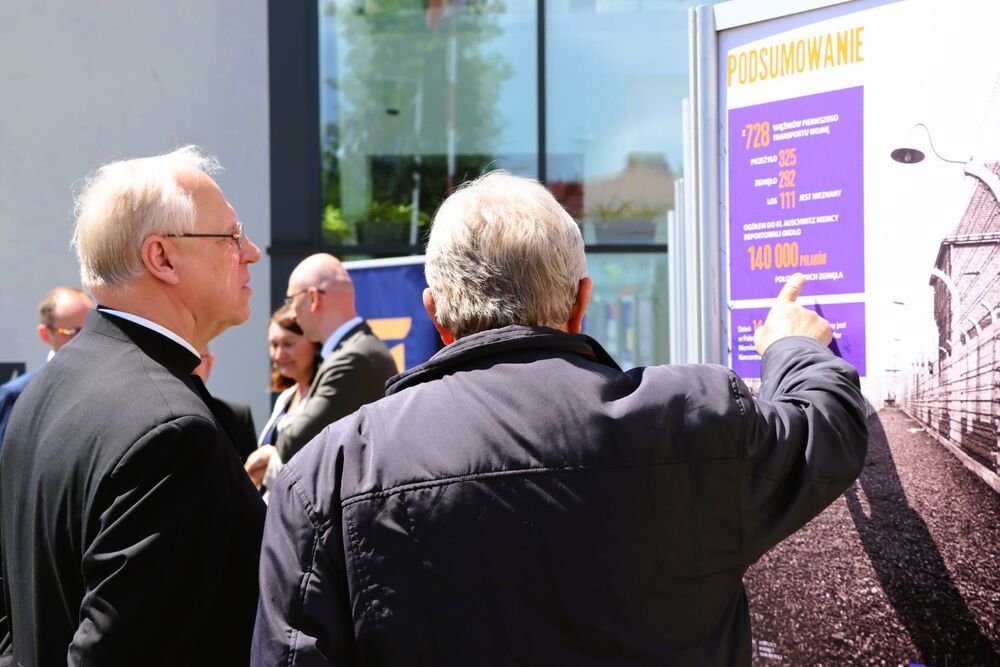 Wizyta ojca Przemysława Lutyńskiego w Tarnowie. Fot. IPN Kielce