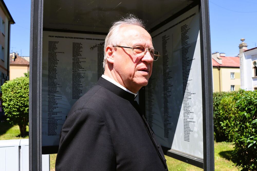Wizyta ojca Przemysława Lutyńskiego w Tarnowie. Fot. IPN Kielce