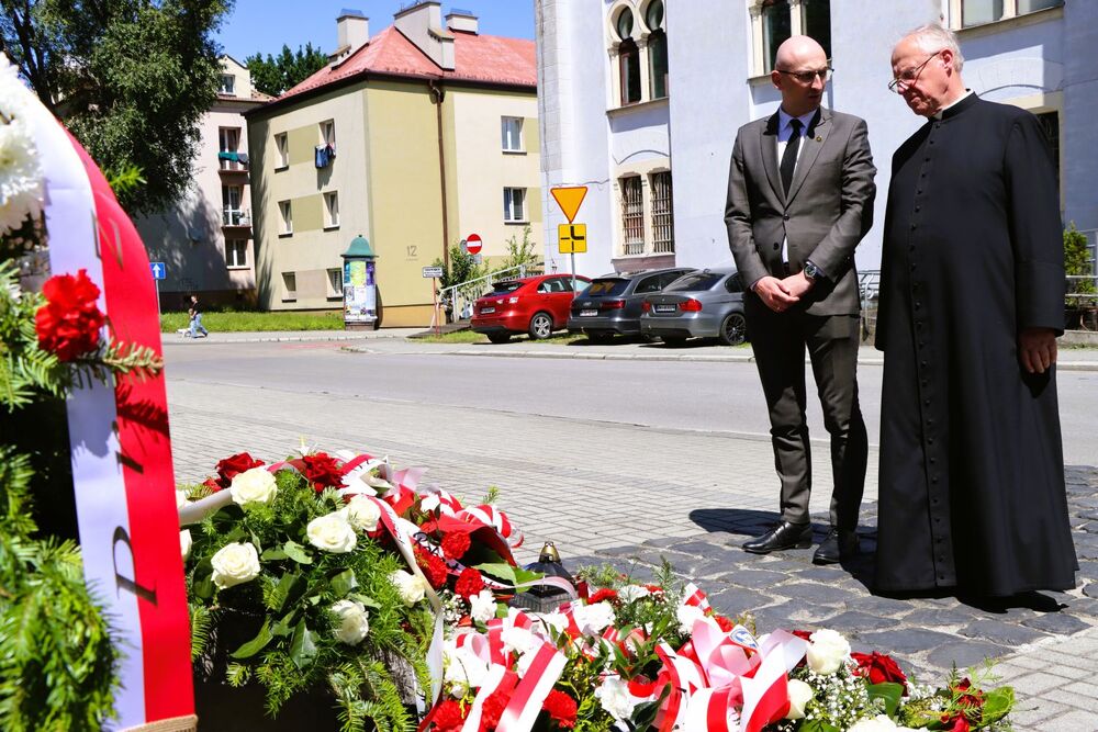 Wizyta ojca Przemysława Lutyńskiego w Tarnowie. Fot. IPN Kielce