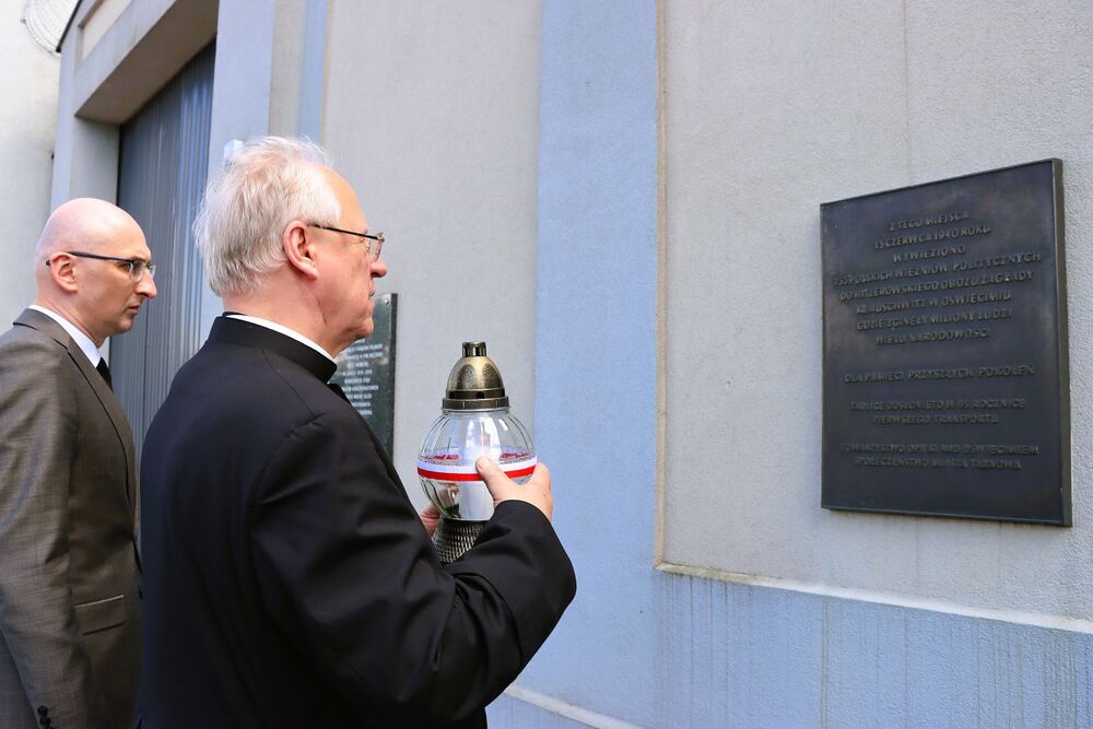 Wizyta ojca Przemysława Lutyńskiego w Tarnowie. Fot. IPN Kielce