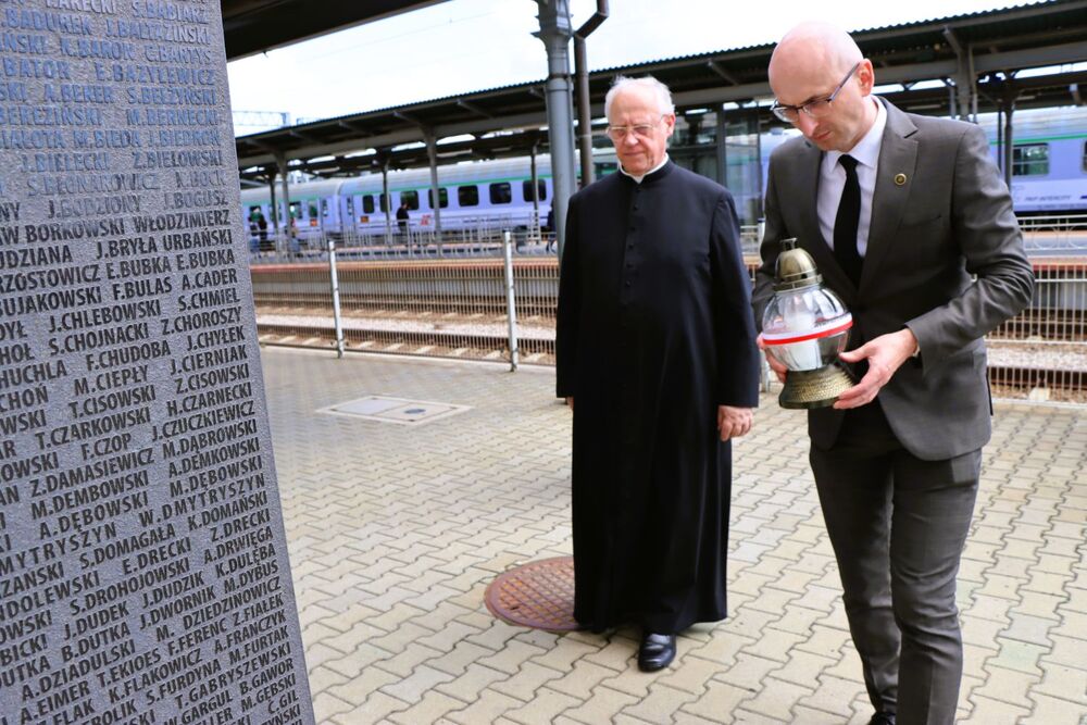 Wizyta ojca Przemysława Lutyńskiego w Tarnowie. Fot. IPN Kielce