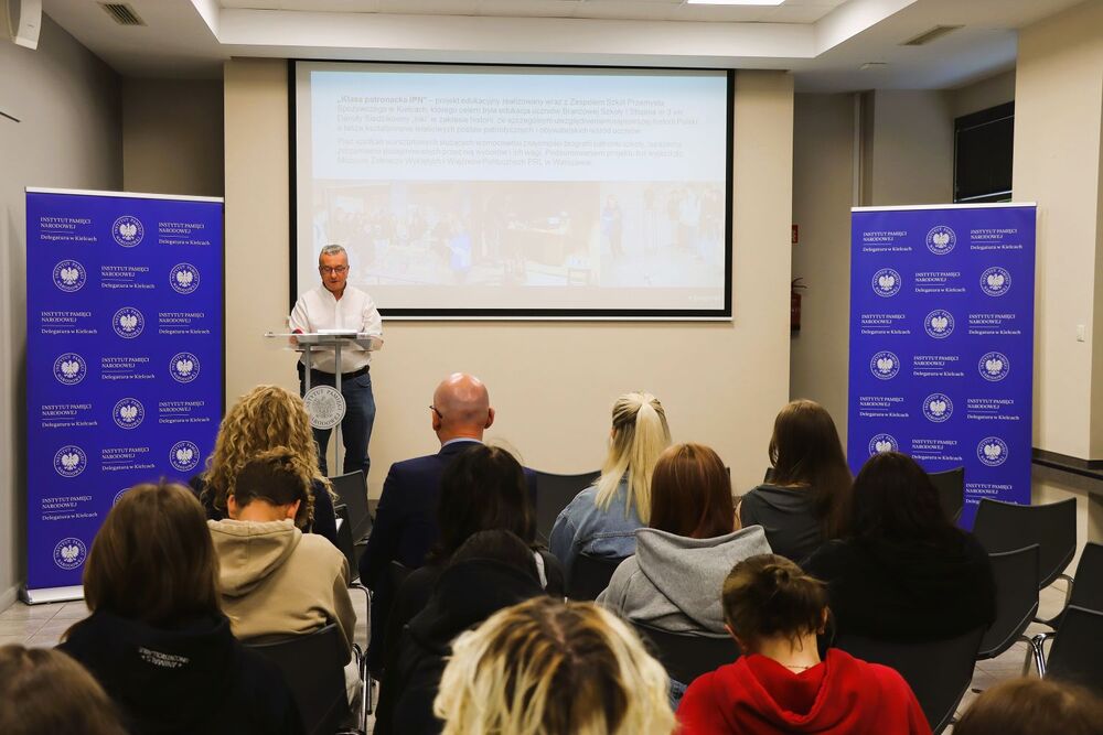Konferencja prasowa. Podsumowanie współpracy ze środowiskiem świętokrzyskich nauczycieli i uczniów w roku szkolnym 2025/2026. Fot. IPN Kielce
