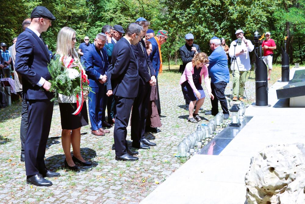 Międzyreligijna modlitwa na Cmentarzu Żydowskim w Kielcach. Fot. IPN Kielce