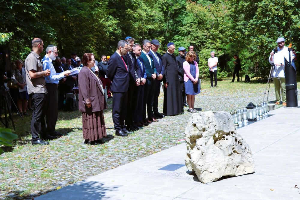 Międzyreligijna modlitwa na Cmentarzu Żydowskim w Kielcach. Fot. IPN Kielce