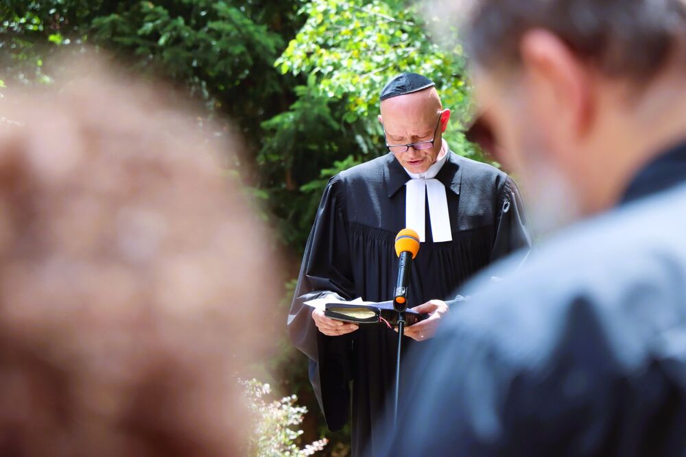 Międzyreligijna modlitwa na Cmentarzu Żydowskim w Kielcach. Fot. IPN Kielce