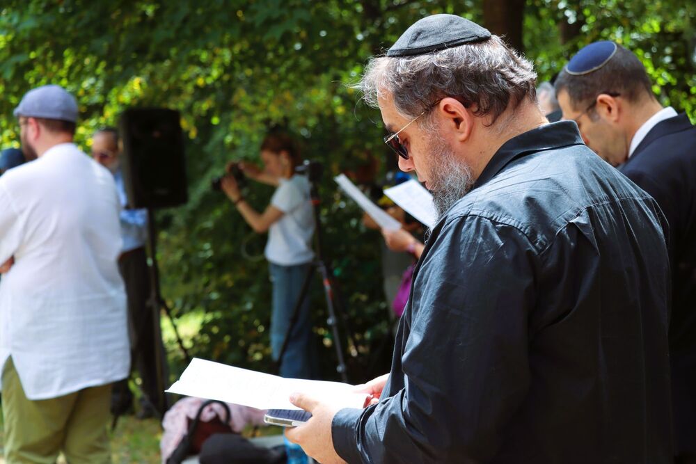 Międzyreligijna modlitwa na Cmentarzu Żydowskim w Kielcach. Fot. IPN Kielce