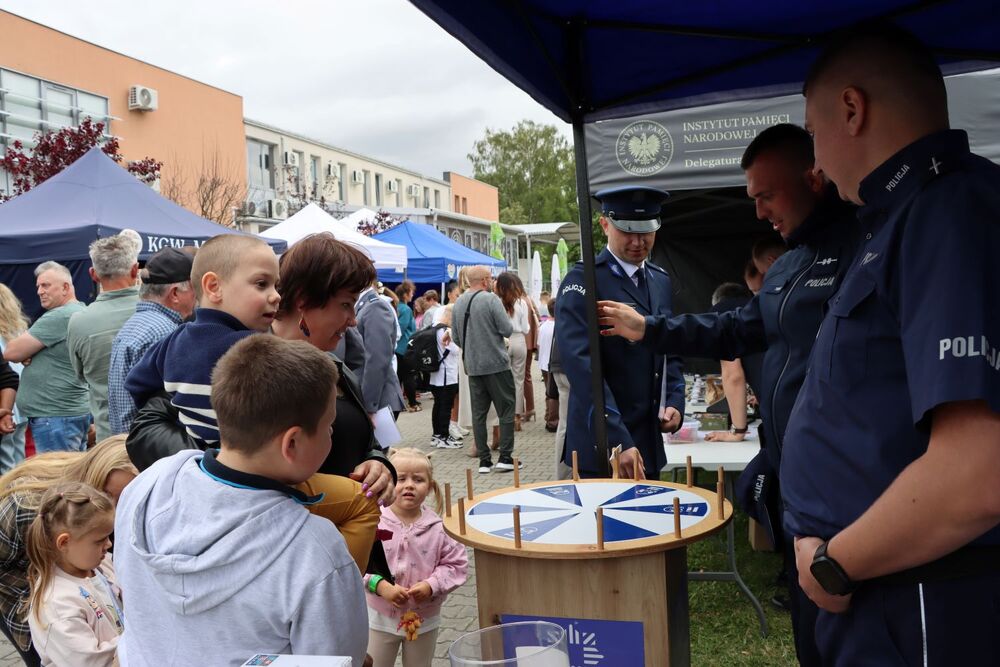 Powiatowe Święto Policji w Jędrzejowie. Fot. IPN Kielce