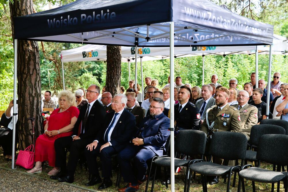 Obchody 82. rocznicy rozstrzelania polskich patriotów w Lesie Wełeckim koło Buska-Zdroju. Fot. IPN Kielce