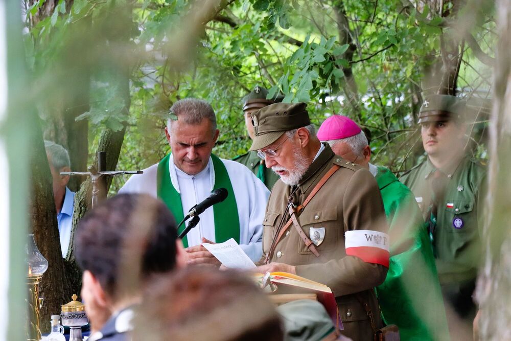 Obchody 82. rocznicy rozstrzelania polskich patriotów w Lesie Wełeckim koło Buska-Zdroju. Fot. IPN Kielce