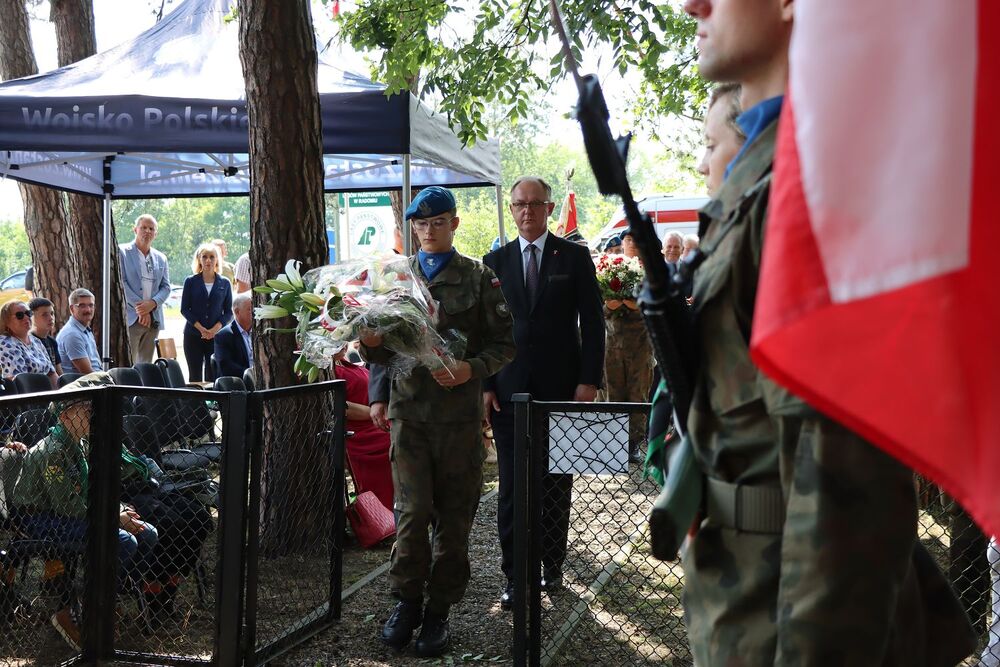 Obchody 82. rocznicy rozstrzelania polskich patriotów w Lesie Wełeckim koło Buska-Zdroju. Fot. IPN Kielce