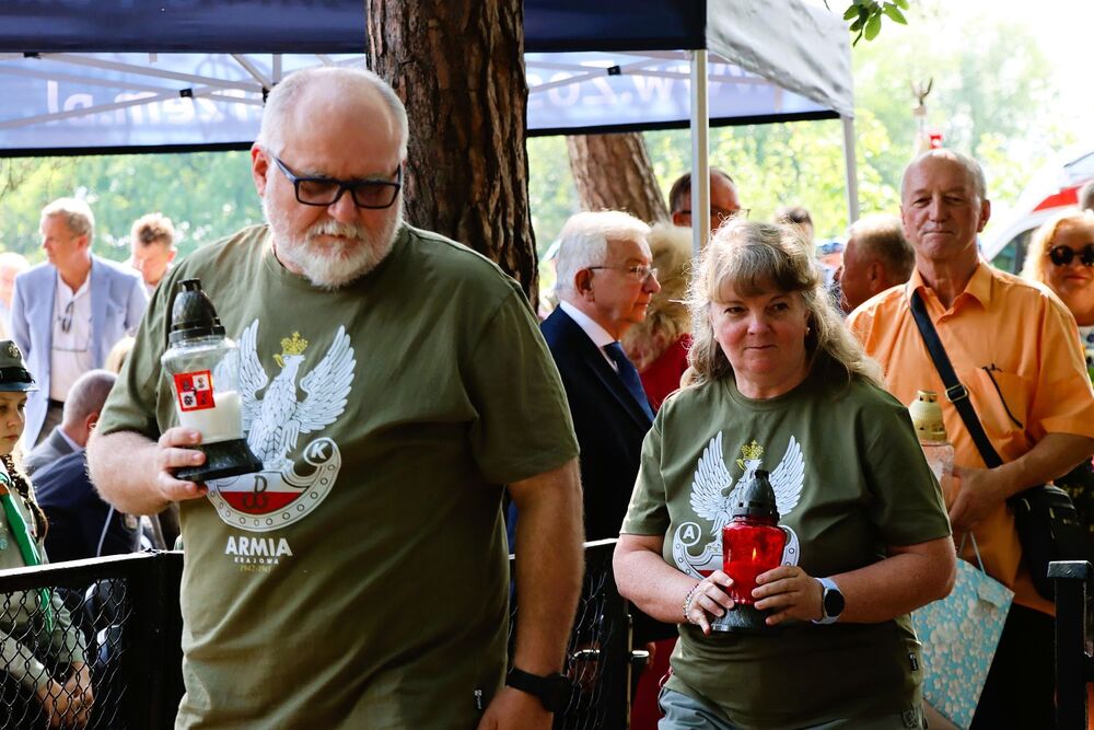 Obchody 82. rocznicy rozstrzelania polskich patriotów w Lesie Wełeckim koło Buska-Zdroju. Fot. IPN Kielce