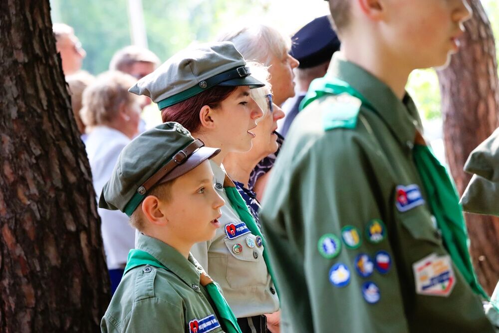 Obchody 82. rocznicy rozstrzelania polskich patriotów w Lesie Wełeckim koło Buska-Zdroju. Fot. IPN Kielce