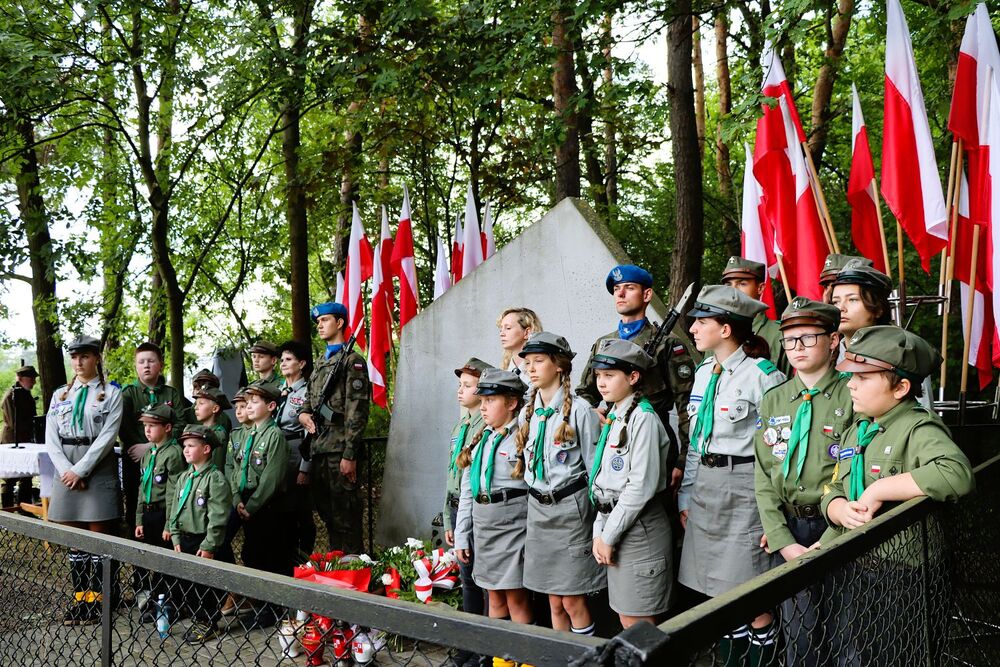 Obchody 82. rocznicy rozstrzelania polskich patriotów w Lesie Wełeckim koło Buska-Zdroju. Fot. IPN Kielce