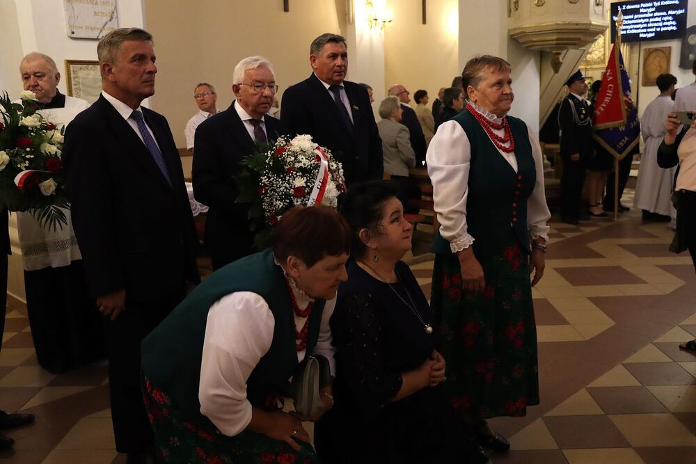 Nadanie imienia ks. Romana Kotlarza rondu w Tychowie Stary (gmina Mirzec). Fot. IPN Kielce