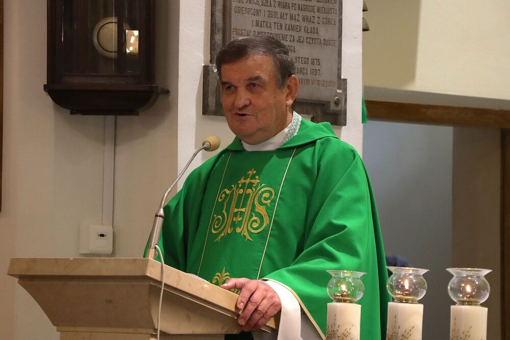 Nadanie imienia ks. Romana Kotlarza rondu w Tychowie Stary (gmina Mirzec). Fot. IPN Kielce