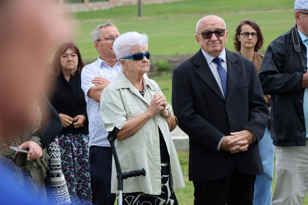 Nadanie imienia ks. Romana Kotlarza rondu w Tychowie Stary (gmina Mirzec). Fot. IPN Kielce
