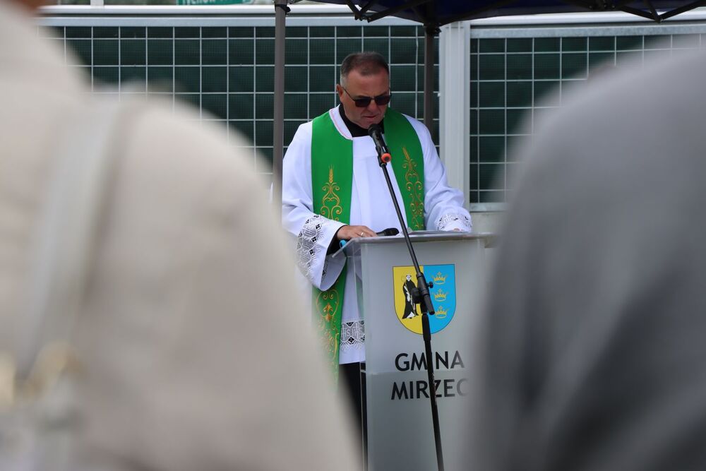Nadanie imienia ks. Romana Kotlarza rondu w Tychowie Stary (gmina Mirzec). Fot. IPN Kielce