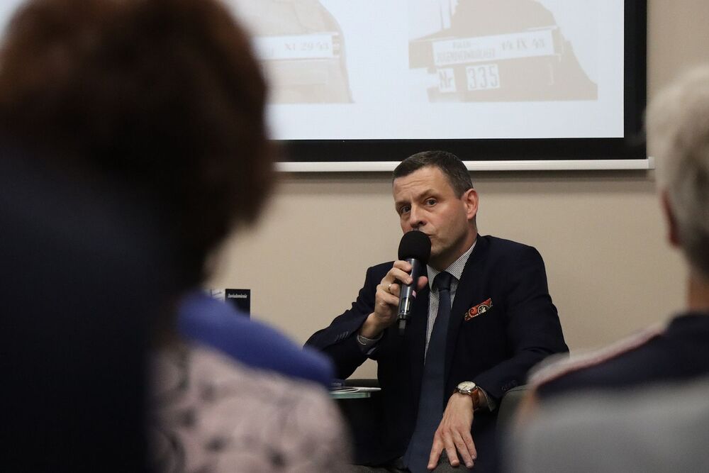 Spotkanie z cyklu Środa w Przystanku Historia. Temat: „Ukradzione dzieciństwo. Niemcy wobec polskich dzieci w czasie II wojny światowej”. Fot. IPN Kielce