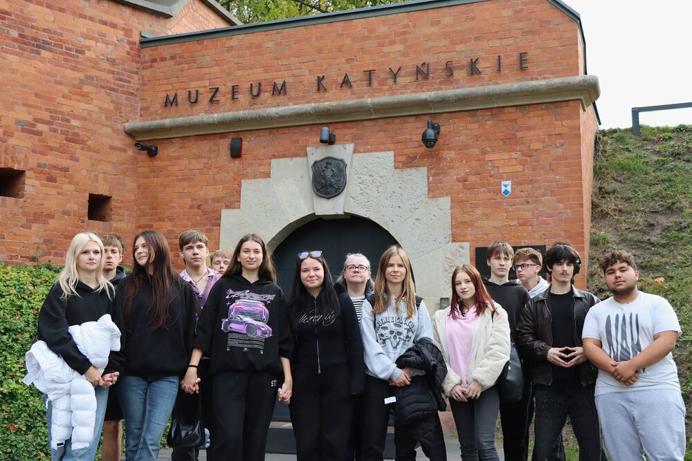 Wizyta świętokrzyskiej młodzieży z Ochotniczych Hufców Pracy w Muzeum Katyńskim w Warszawie. Fot. Dorota Klusek/ IPN Kielce