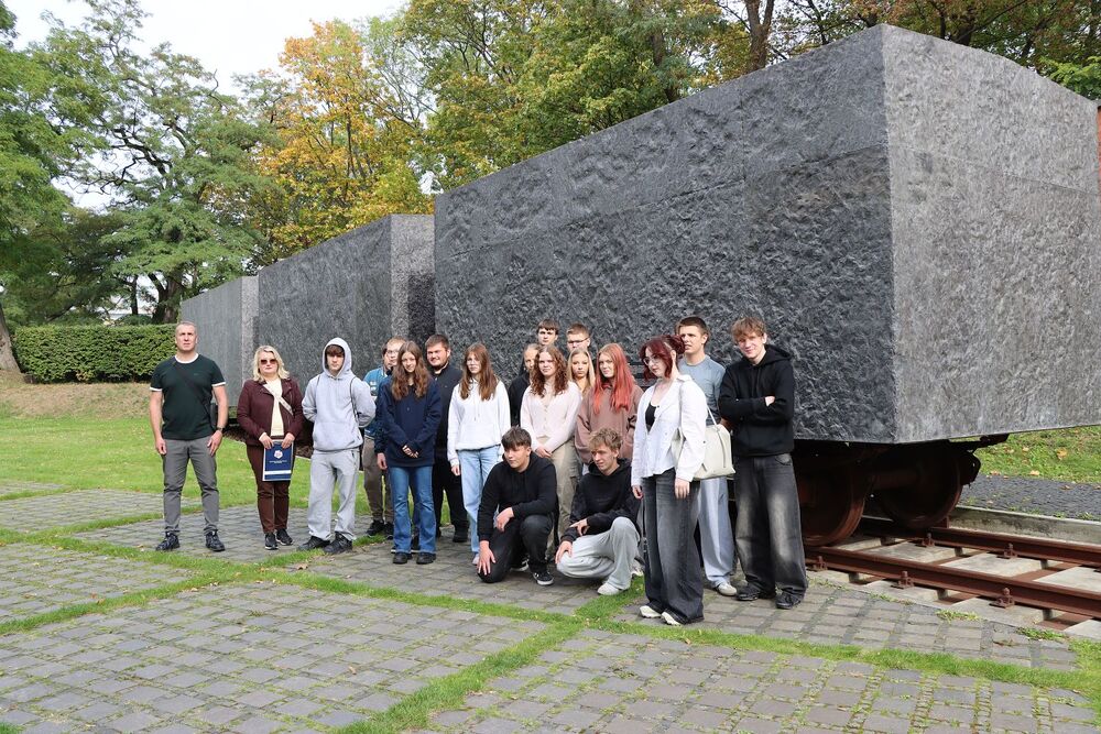 Wizyta świętokrzyskiej młodzieży z Ochotniczych Hufców Pracy w Muzeum Katyńskim w Warszawie. Fot. Dorota Klusek/IPN Kielce