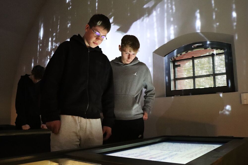 Wizyta świętokrzyskiej młodzieży z Ochotniczych Hufców Pracy w Muzeum Katyńskim w Warszawie. Fot. Dorota Klusek/IPN Kielce