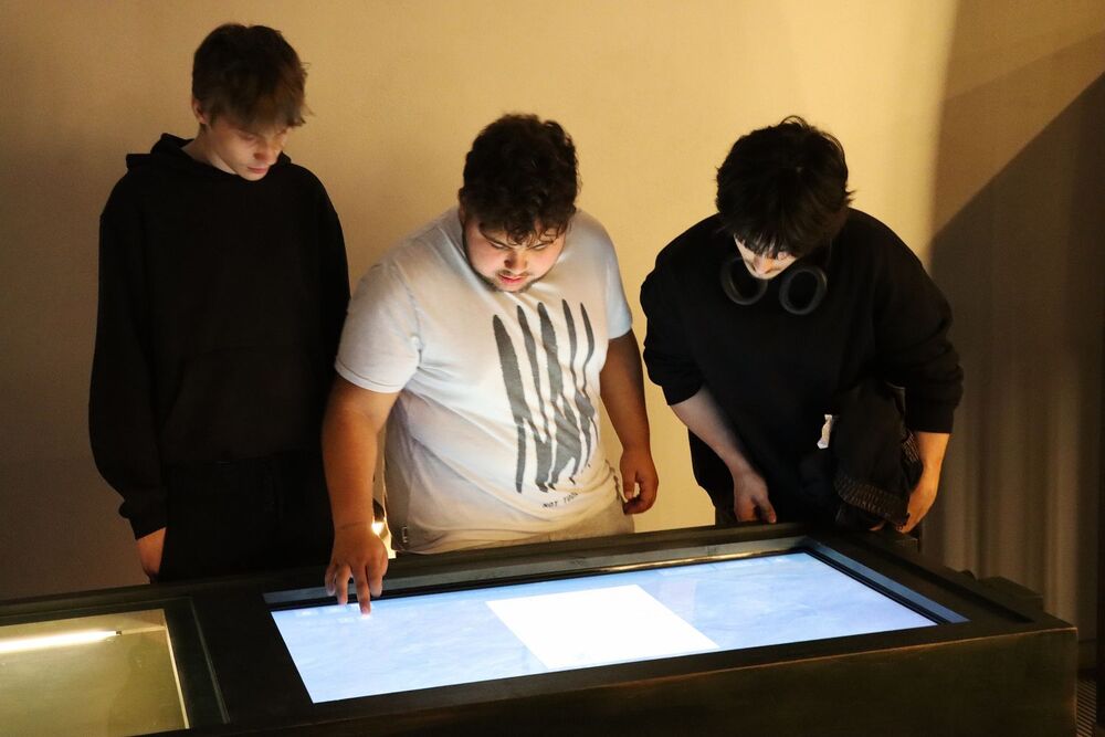 Wizyta świętokrzyskiej młodzieży z Ochotniczych Hufców Pracy w Muzeum Katyńskim w Warszawie. Fot. Dorota Klusek/IPN Kielce