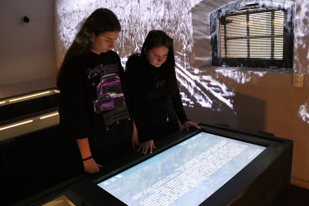 Wizyta świętokrzyskiej młodzieży z Ochotniczych Hufców Pracy w Muzeum Katyńskim w Warszawie. Fot. Dorota Klusek/IPN Kielce