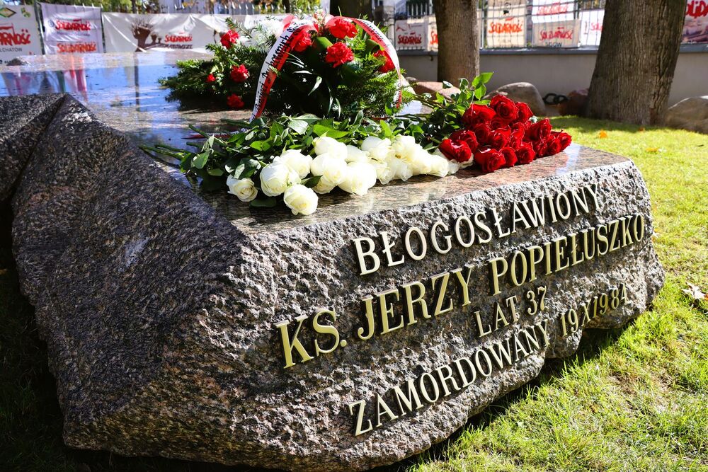 Wycieczka młodzieży z Powiatowego Zespołu Szkół w Łopusznie do parafii św. Stanisława Kostki w Warszawie, gdzie znajduje się Muzeum bł. ks. Jerzego Popiełuszki. Fot. Dorota Klusek/ IPN Kielce