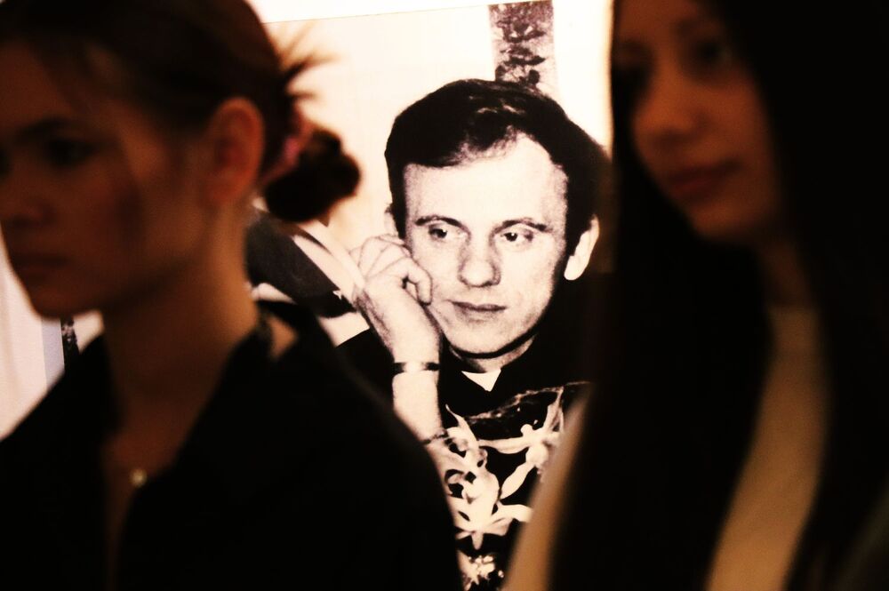 Wycieczka młodzieży z Powiatowego Zespołu Szkół w Łopusznie do parafii św. Stanisława Kostki w Warszawie, gdzie znajduje się Muzeum bł. ks. Jerzego Popiełuszki. Fot. Dorota Klusek/ IPN Kielce