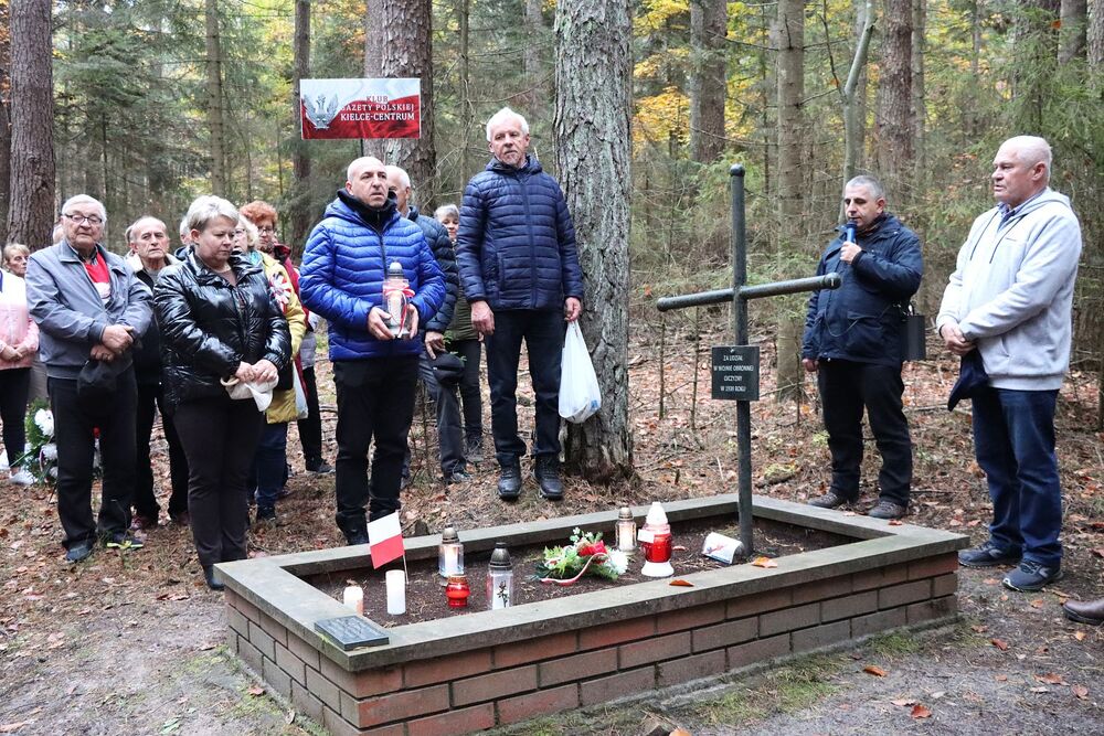 „Zaduszki Kajetanowskie”, czyli modlitwa i spotkanie edukacyjne poświęcone kampanii polskiej 1939 r. na Kielecczyźnie. Fot. D. Klusek/ IPN Kielce