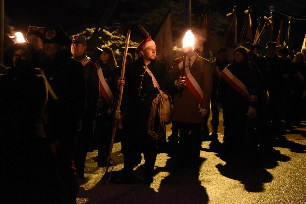 Odsłonięcie pomnika na Białogonie w Kielcach w 160 rocznicę wybuchu powstania styczniowego. Fot. Dariusz Skrzyniarz (IPN)