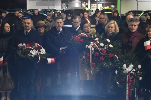 Odsłonięcie pomnika na Białogonie w Kielcach w 160 rocznicę wybuchu powstania styczniowego. Fot. Dariusz Skrzyniarz (IPN)