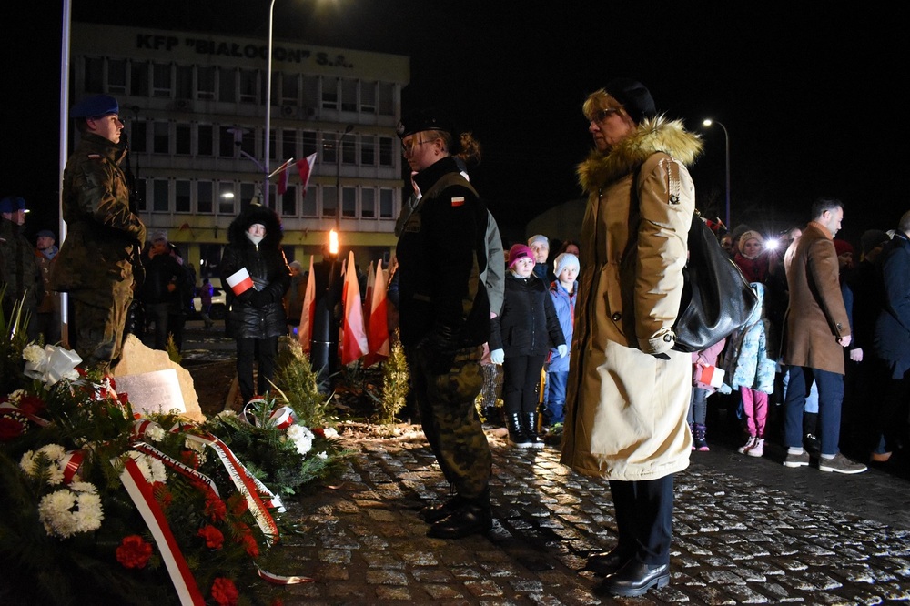 Odsłonięcie pomnika na Białogonie w Kielcach w 160 rocznicę wybuchu powstania styczniowego. Fot. Dariusz Skrzyniarz (IPN)