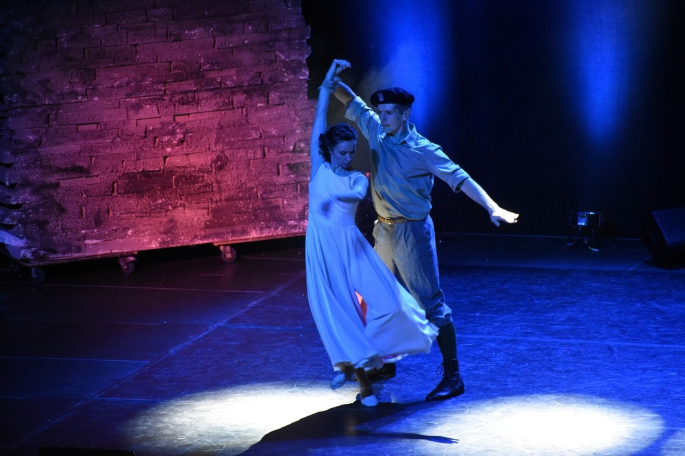 Koncert „Rzuciliśmy życie na szańce” w wykonaniu Reprezentacyjnego Zespołu Artystycznego Wojska Polskiego. Fot. Dariusz Skrzyniarz (IPN)