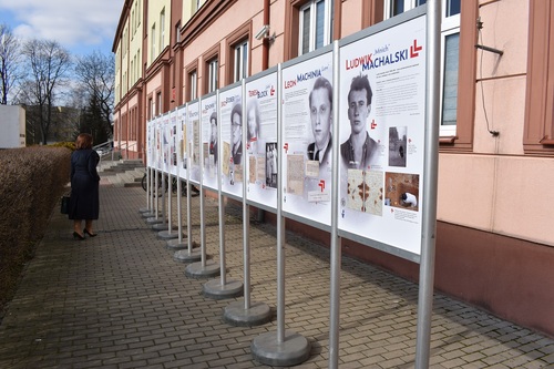 Odsłonięcie tablicy „Młodych Białych Orłów”, wystawa i wykłady w Sandomierzu - 28 lutego 2023 r. Fot. Dariusz Skrzyniarz