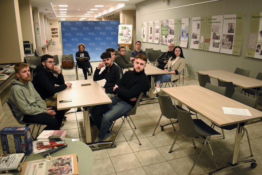 Polscy i hiszpańscy studenci na zajęciach w kieleckim „Przystanku Historia”. Fot. Dariusz Skrzyniarz