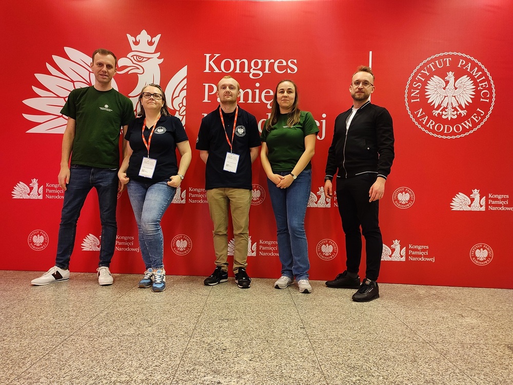 Kieleccy edukatorzy IPN. Od lewej: dr Michał Zawisza, kier. Edyta Krężołek, Ilona Religa-Gola, Jakub Mularczyk oraz asystent prasowy Dariusz Skrzyniarz