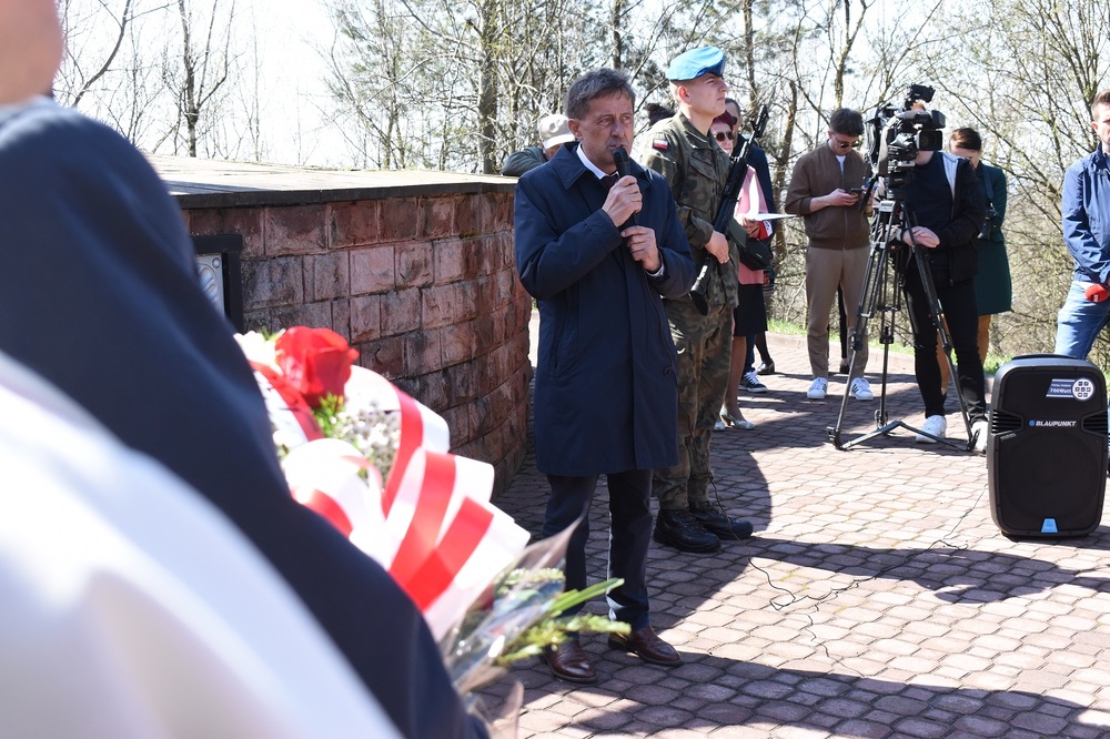 Uroczystość w 83. rocznicę Zbrodni Katyńskiej – Huta Szklana, 21 kwietnia 2023 r. Fot. Dariusz Skrzyniarz (IPN)